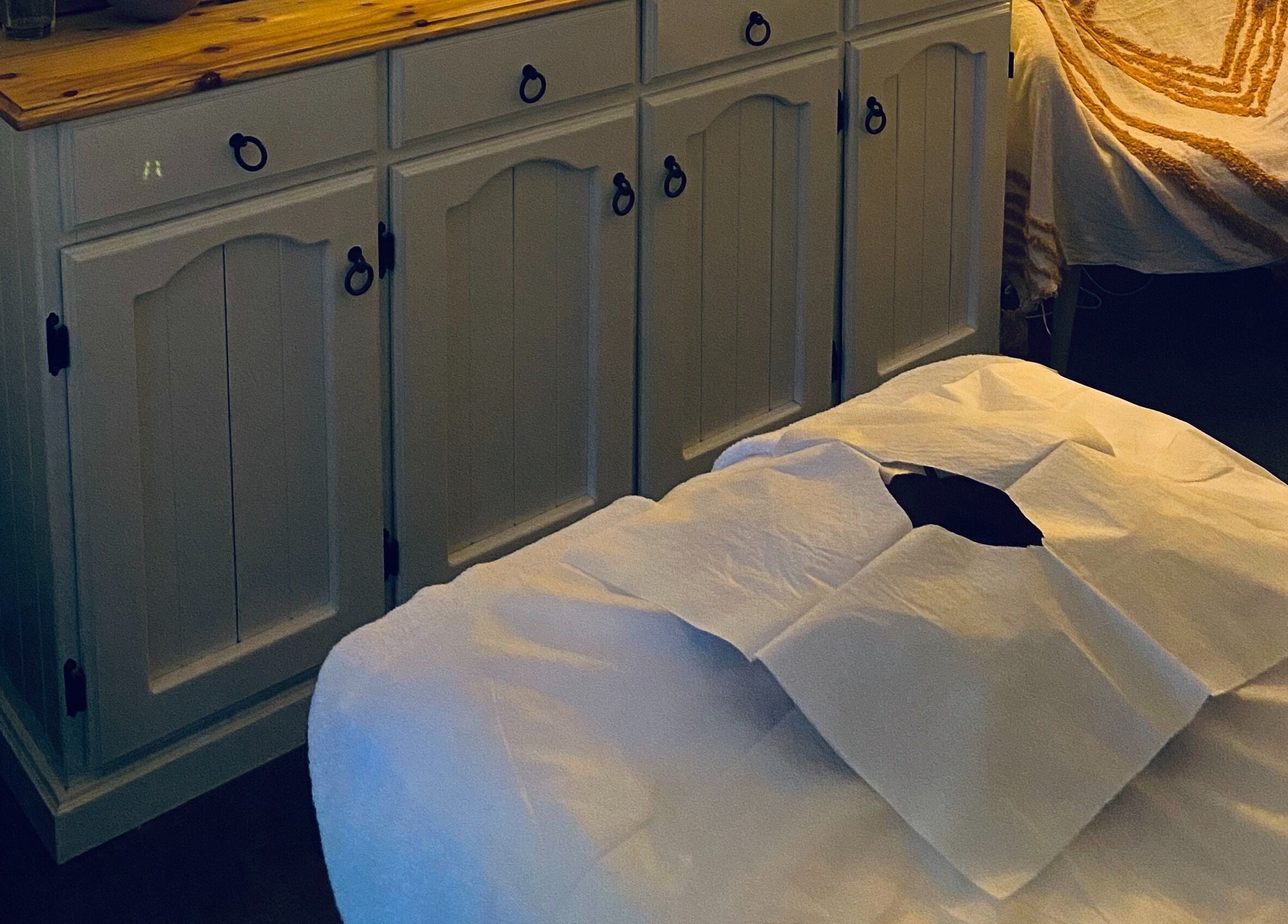 Relaxing massage room at Black Swan Asian Massage Devonport in Devonport, Tasmania, AU with a tranquil setting.