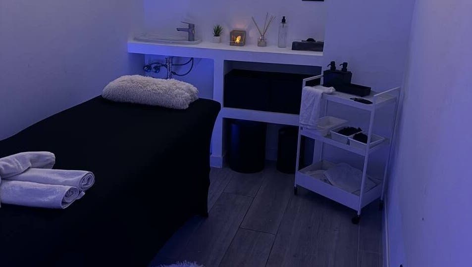 Habitación de masaje en Clinica Raquel Salud, Alcorcón, Comunidad De Madrid, ES. Ambiente acogedor y relajante.