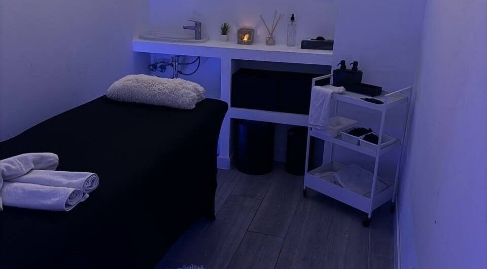 Habitación de masaje en Clinica Raquel Salud, Alcorcón, Comunidad De Madrid, ES. Ambiente acogedor y relajante.