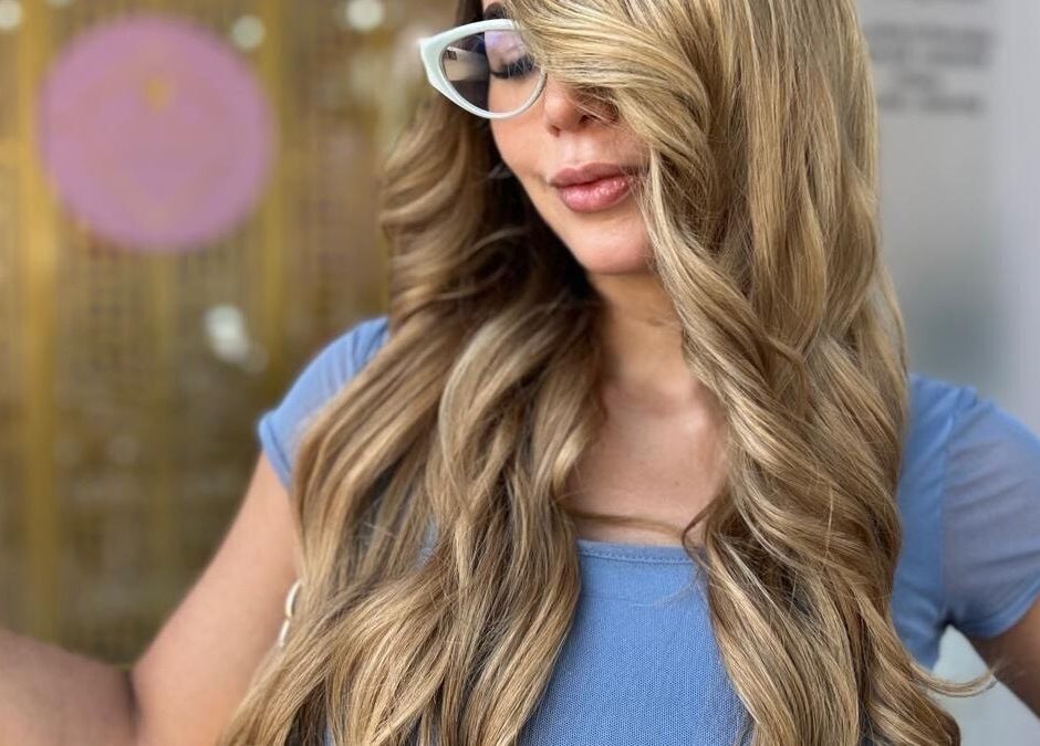 Elegant blonde waves styled at Hello Dolly Beauty Center, Doha, Doha Municipality, QA. Perfect for a fresh look.