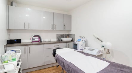 Lux Laser and Beauty Clinic