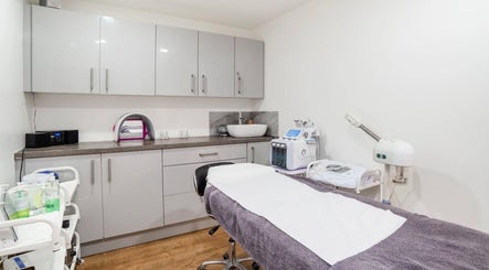 Lux Laser And Beauty Clinic