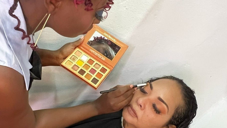 HairSkinNailsbyReah, bilde 1