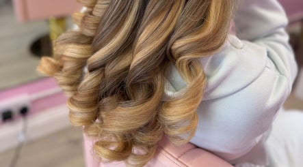 Everything Hair Bar image 2