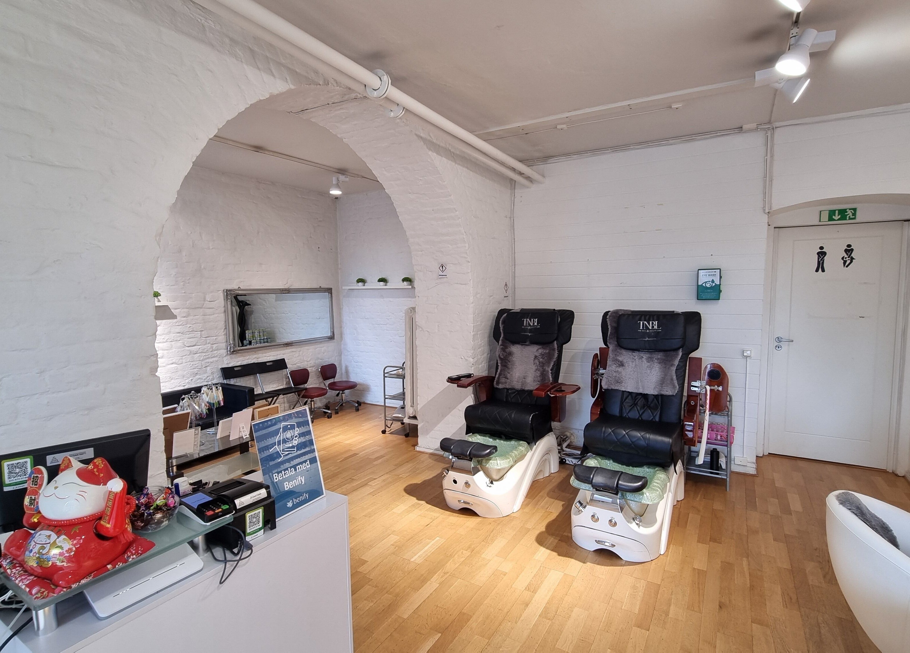 Harmoni och stil på Heaven Nails Göteborg, Västra Götalands Län, SE med mysiga pedikyrstolar.