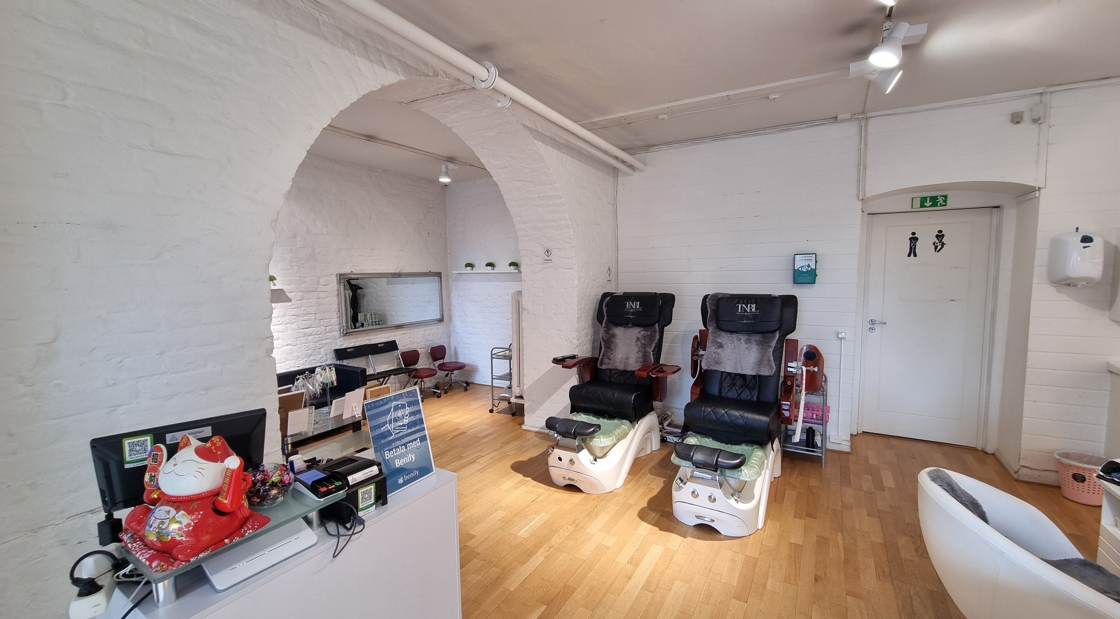 Harmoni och stil på Heaven Nails Göteborg, Västra Götalands Län, SE med mysiga pedikyrstolar.