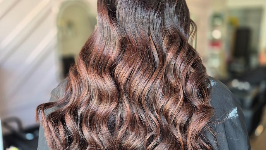 Hayley Lyall Hair изображение 1