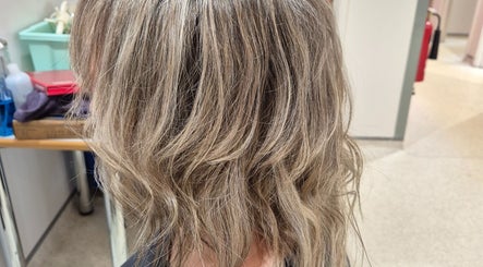 Hayley Lyall Hair изображение 2