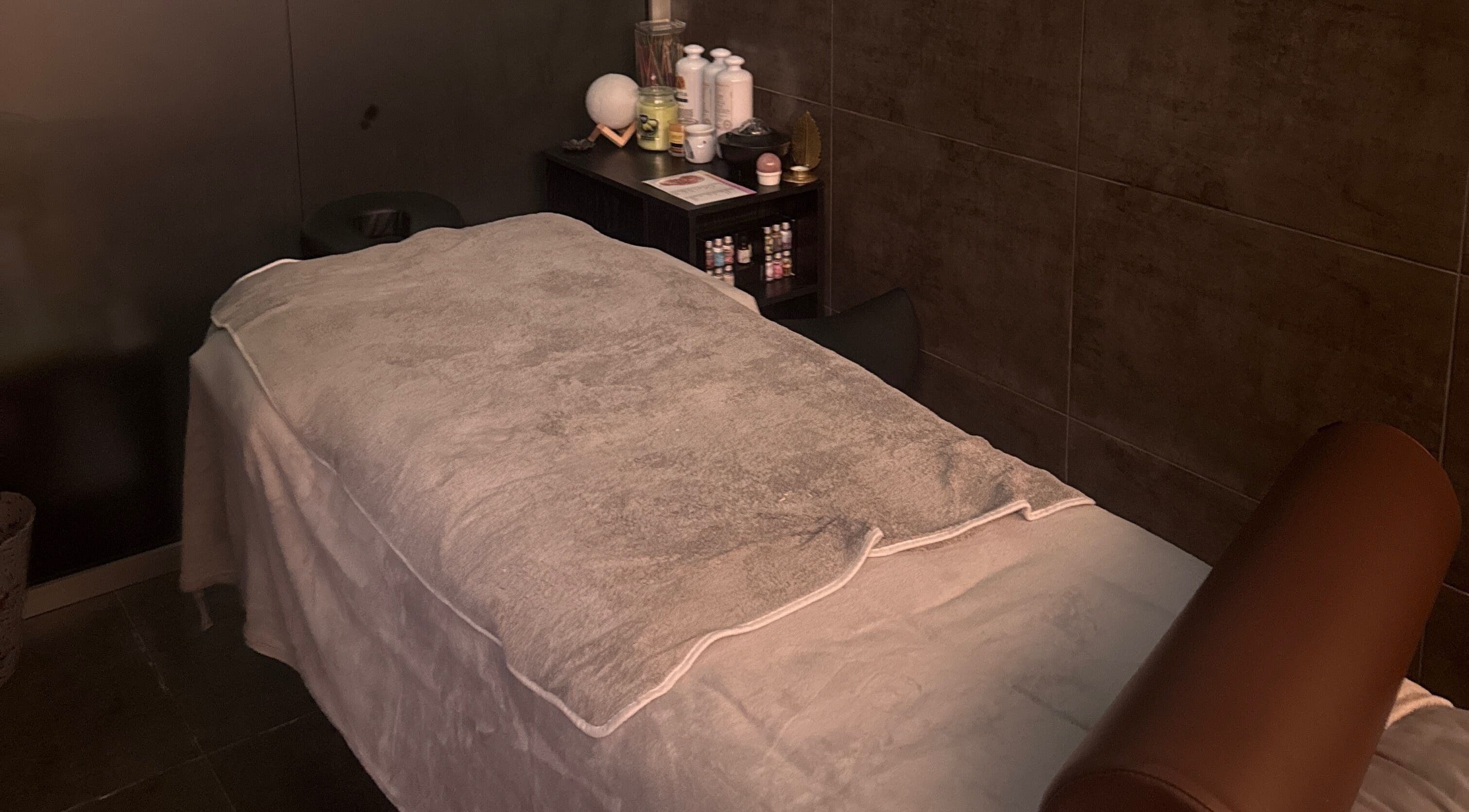 Масажна стая в The Next Level, Варна, Варна, BG с комфортно легло и уютна атмосфера.