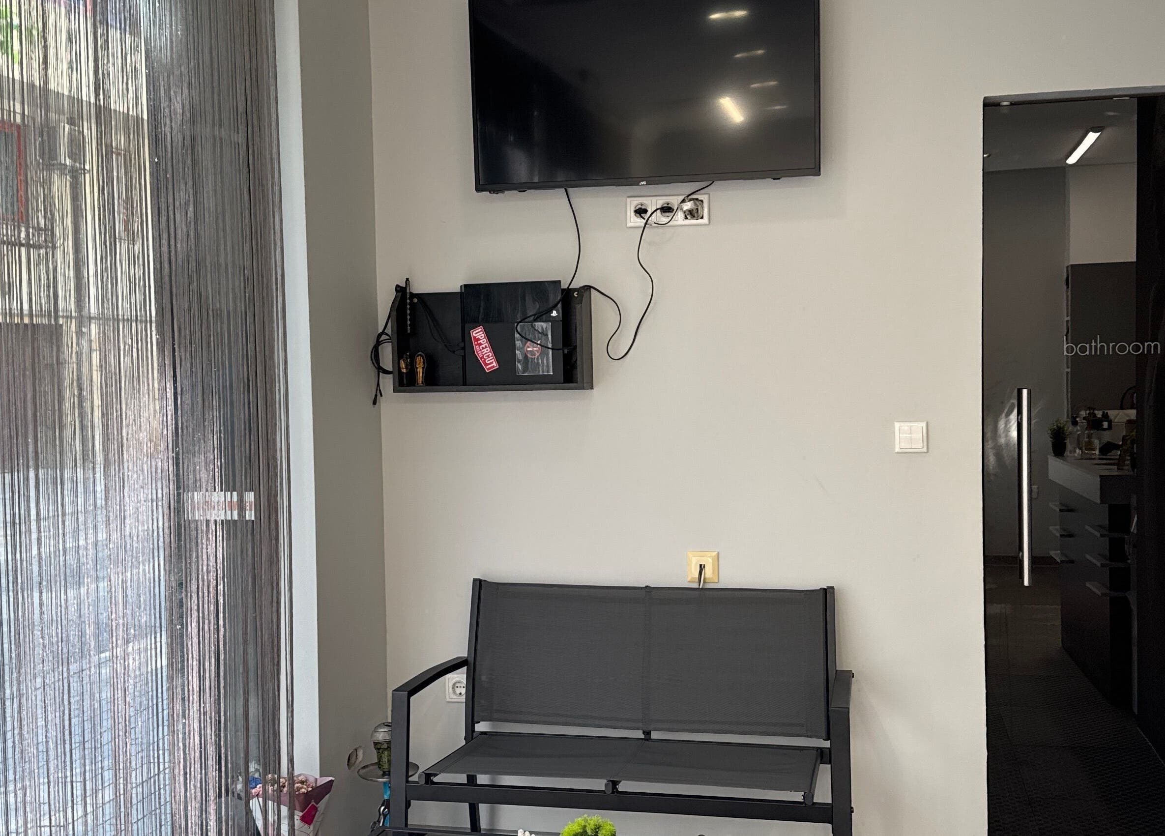 Модерен вътрешен кът във 'The Next Level', Варна, Варна, BG с удобна пейка.