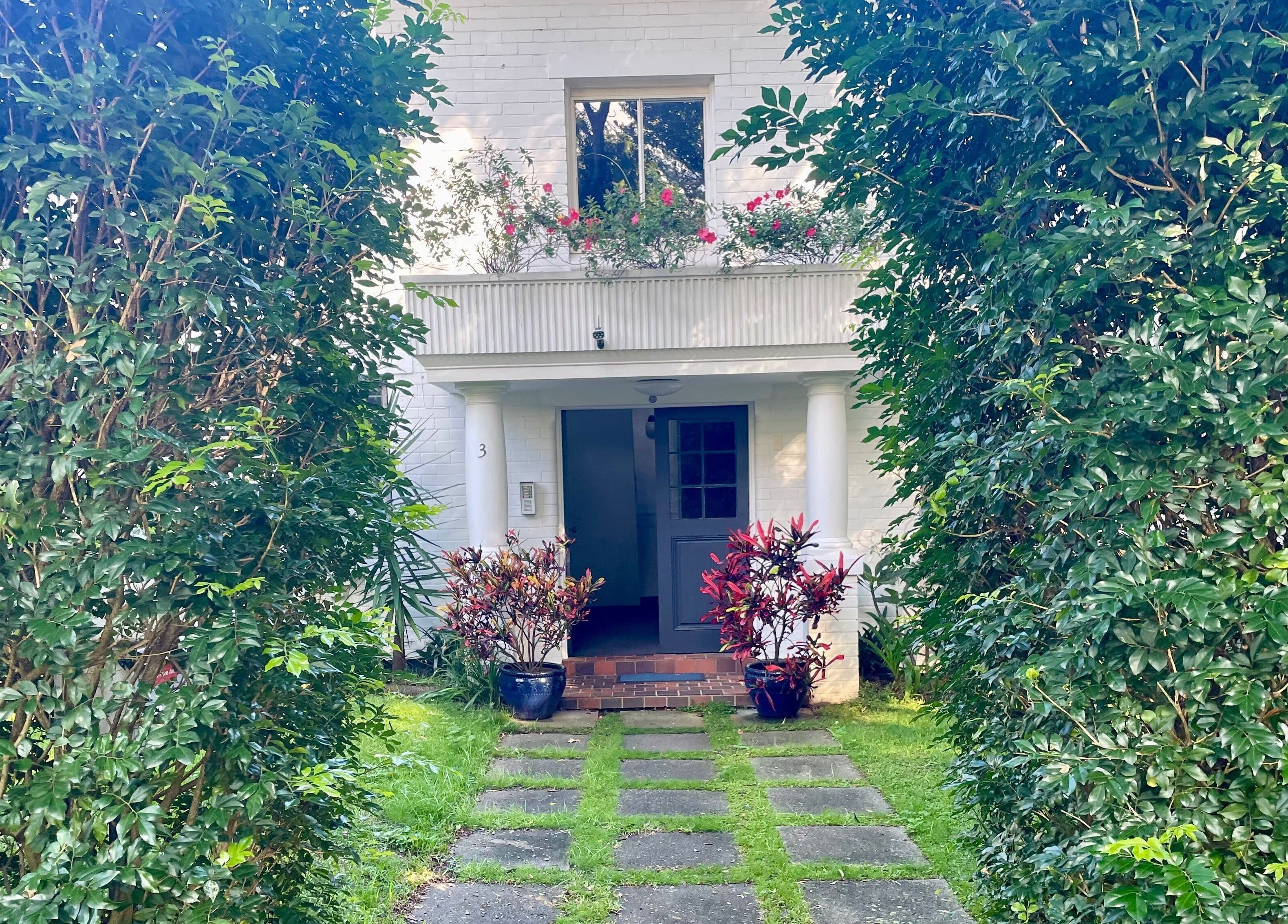 Lush garden pathway leading to Blaise Bowling Massage at Bellevue Hill, New South Wales, AU.
