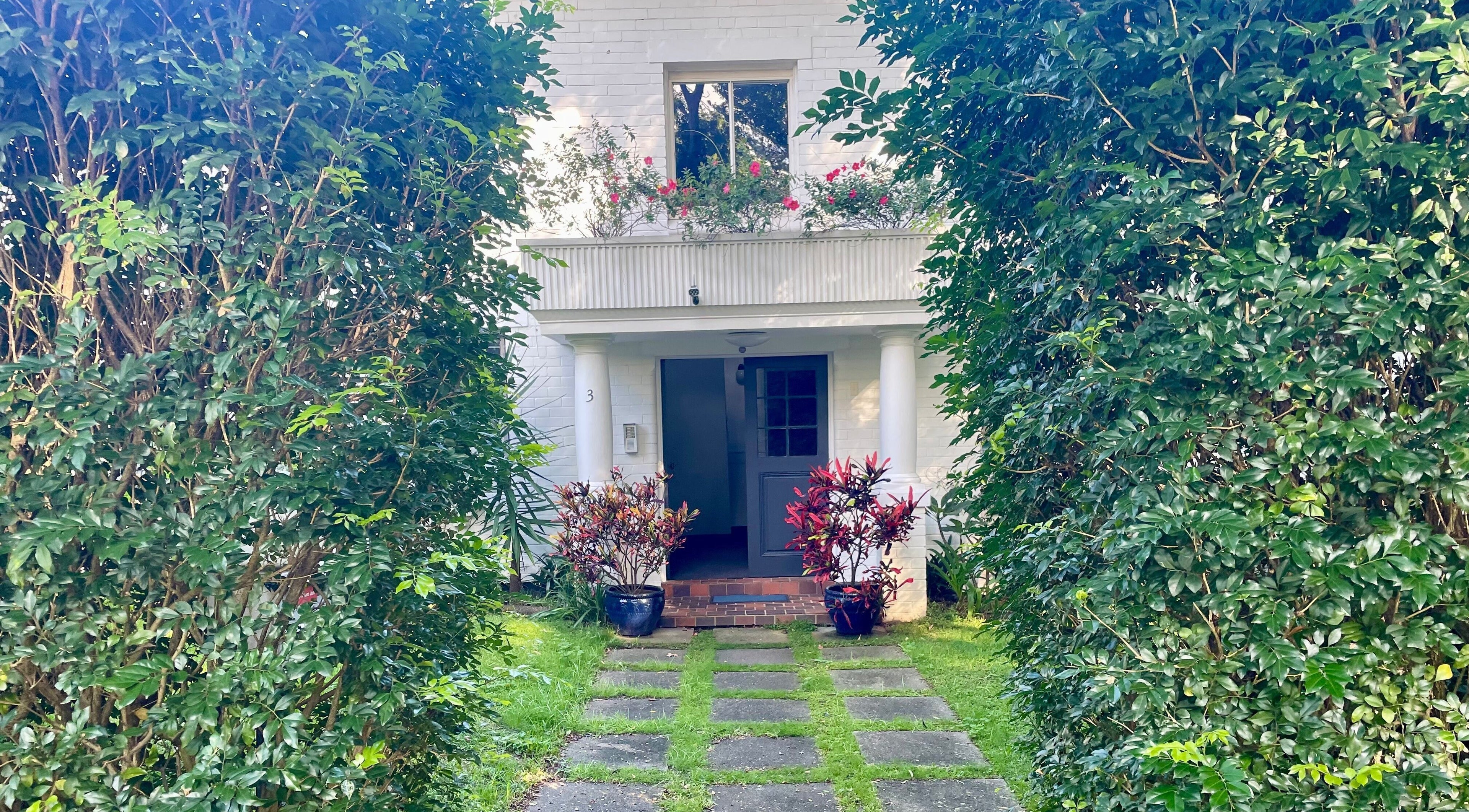 Lush garden pathway leading to Blaise Bowling Massage at Bellevue Hill, New South Wales, AU.