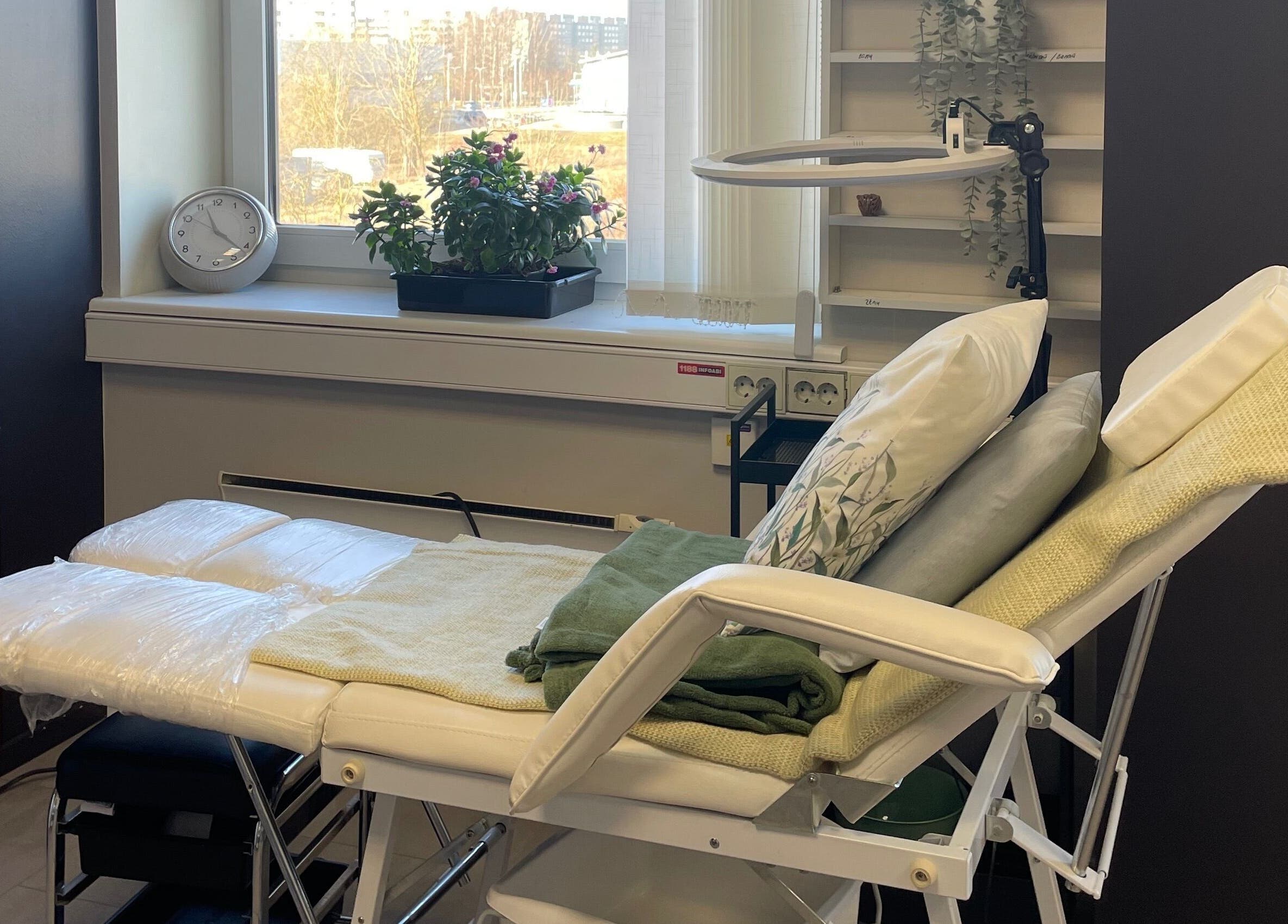 Relaxing massage chair at Stuudio Bond in Tallinn, Harju maakond, EE, offering a peaceful wellness experience.