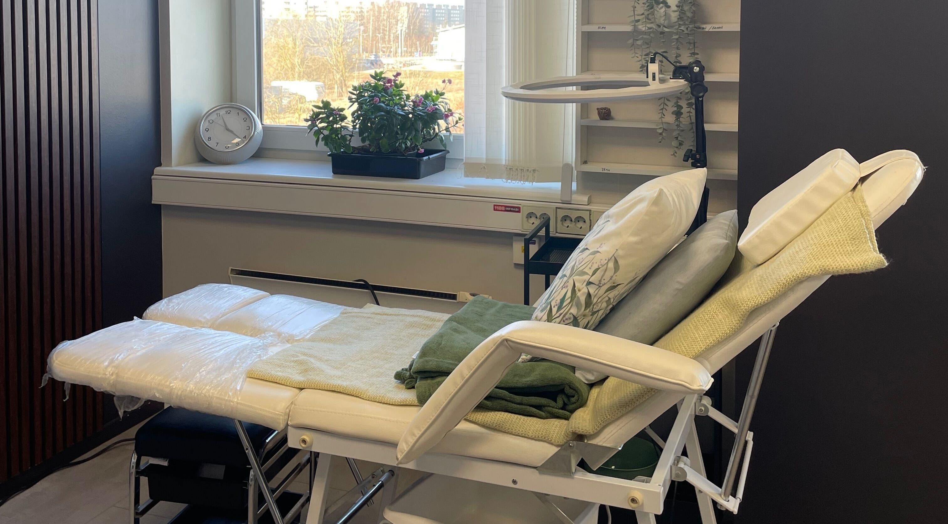 Relaxing massage chair at Stuudio Bond in Tallinn, Harju maakond, EE, offering a peaceful wellness experience.