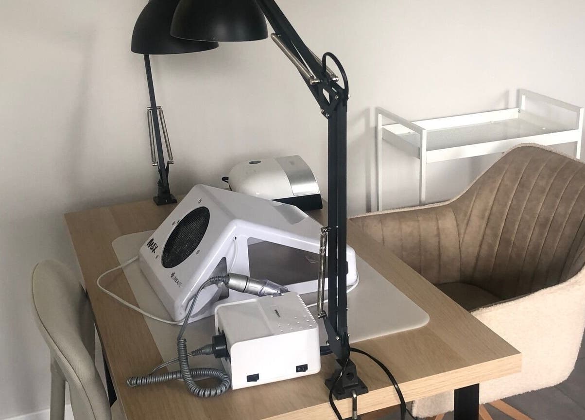 Professional nail workstation at Stuudio Bond, Tallinn, Harju maakond, EE, featuring modern equipment and cozy seating.