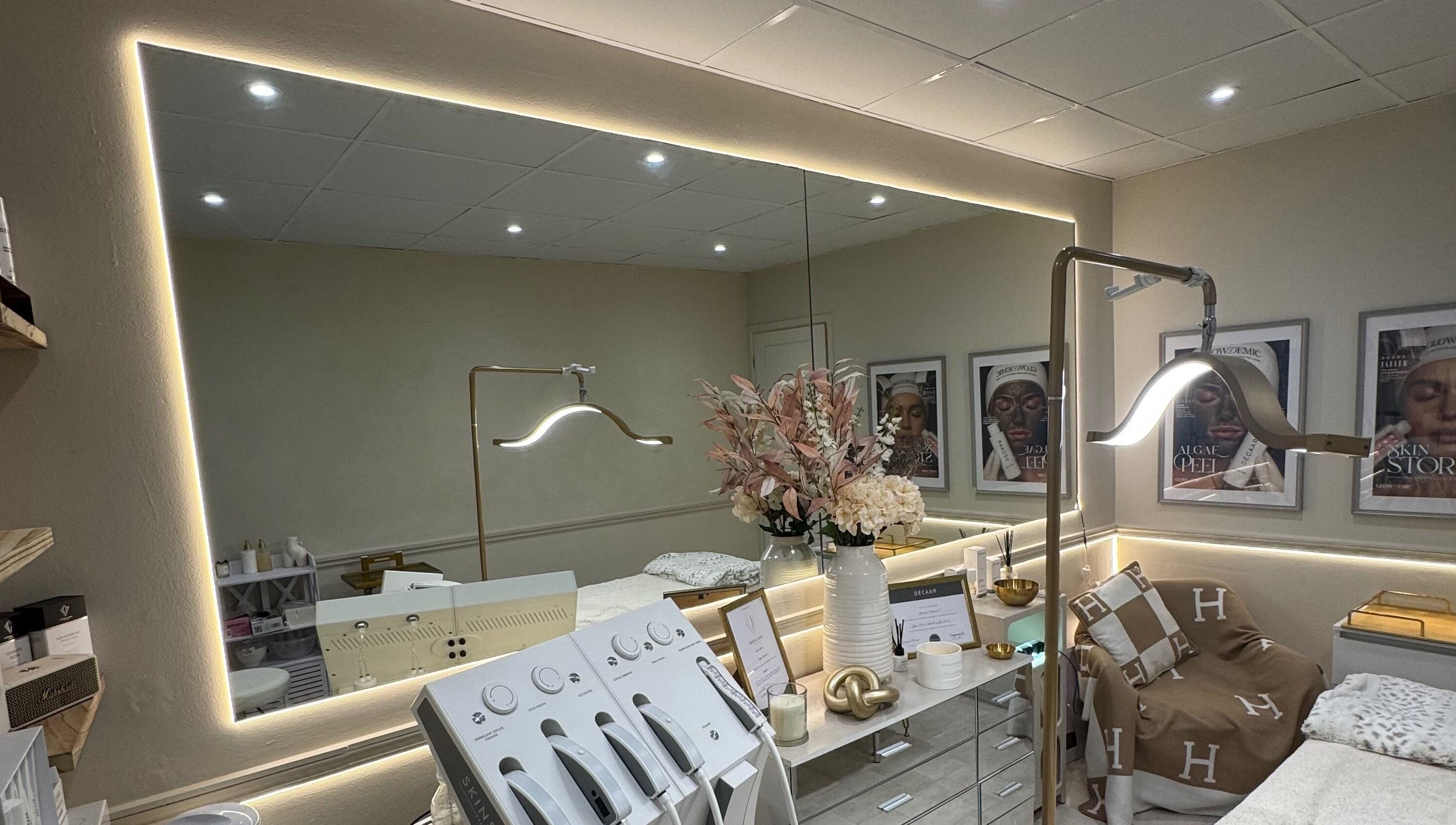 GLOWDEMIC beauty room in Old Town, Swindon, England, GB with modern decor and floral accents.