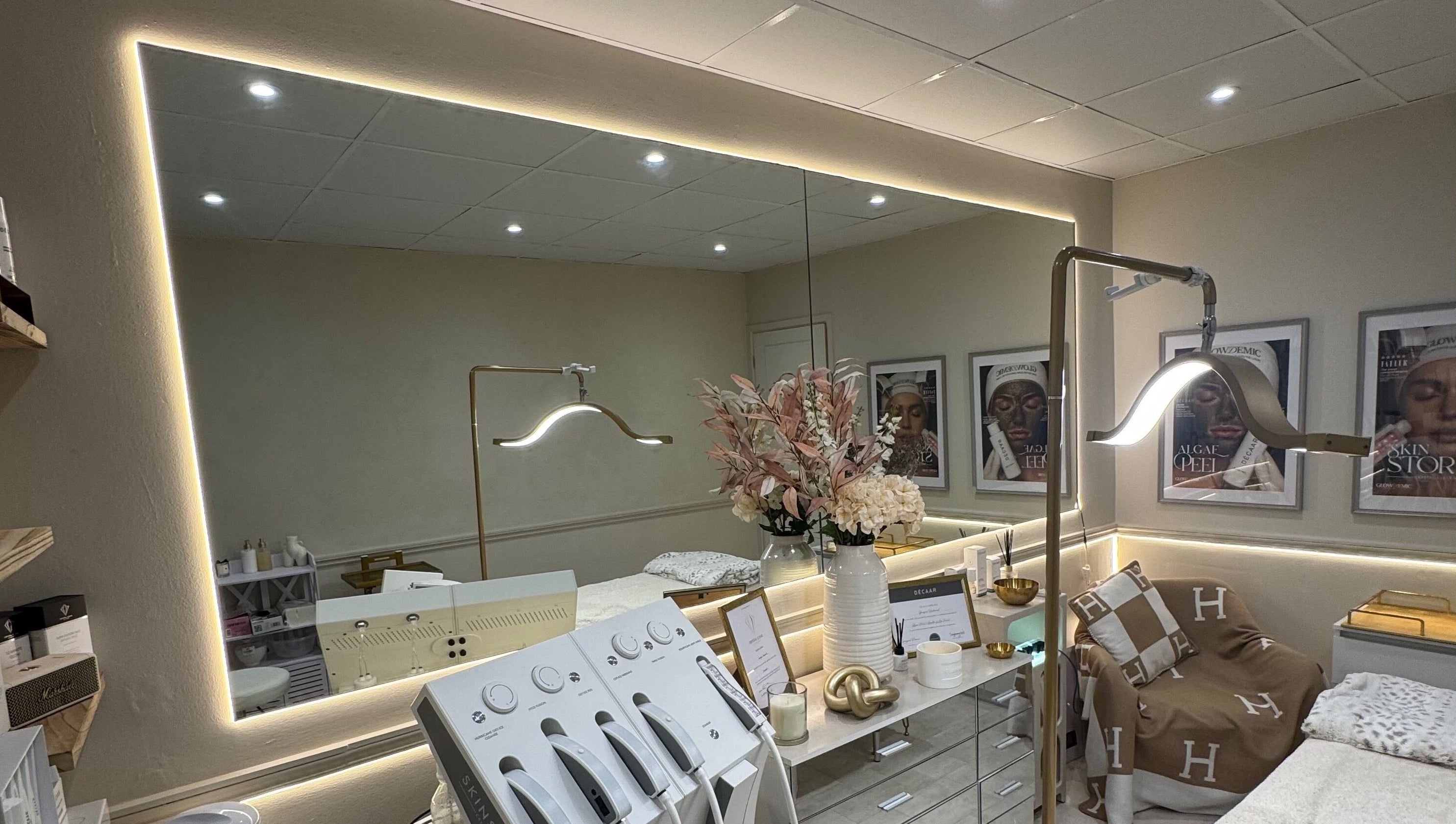 GLOWDEMIC beauty room in Old Town, Swindon, England, GB with modern decor and floral accents.
