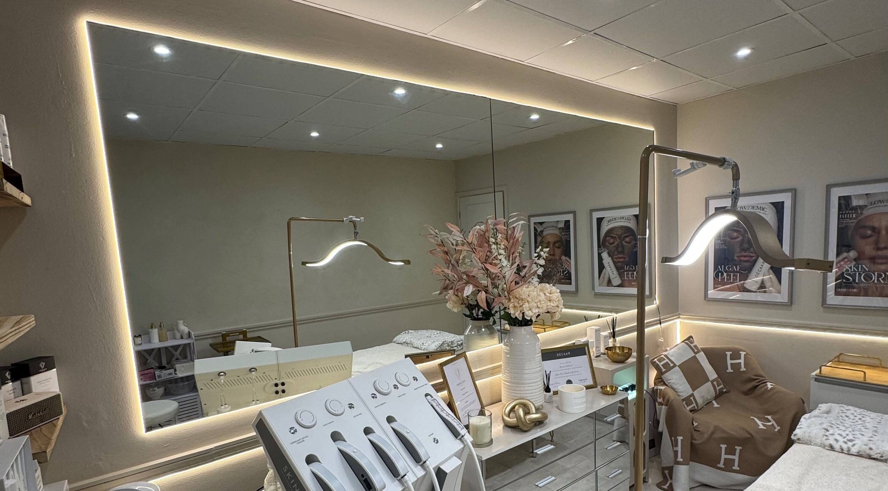 GLOWDEMIC beauty room in Old Town, Swindon, England, GB with modern decor and floral accents.