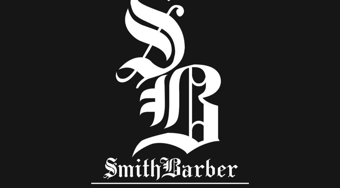 Logotipo elegante de Smith Barber en Dosquebradas, Risaralda, CO, con diseño de letras estilizadas blancas sobre fondo negro.