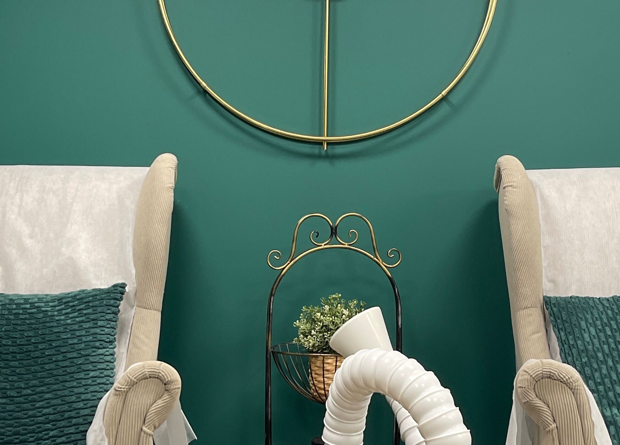 Элегантный интерьер зоны ожидания в Malkat Khaim, Ришон-Лецион, Центральный округ, Израиль.