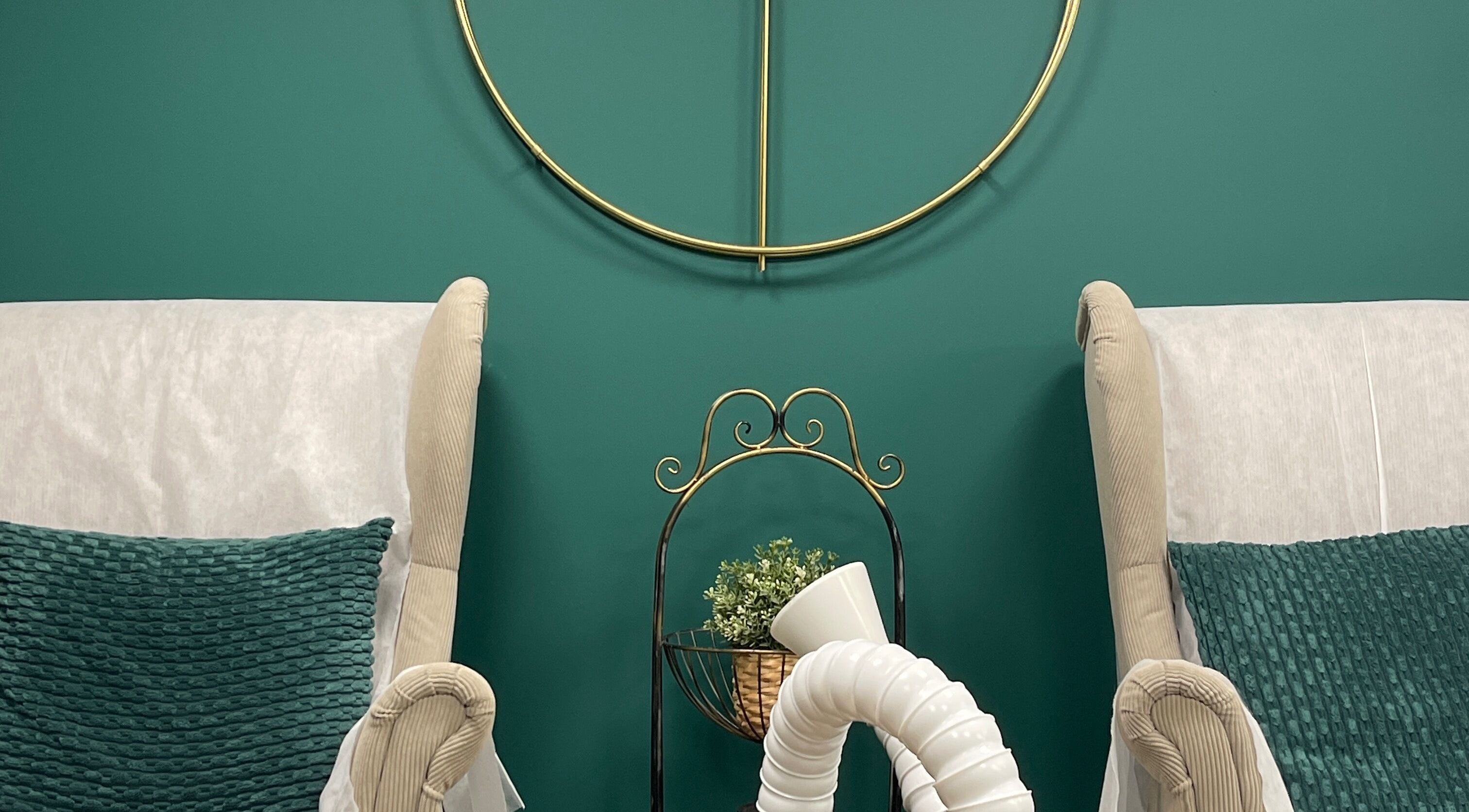 Элегантный интерьер зоны ожидания в Malkat Khaim, Ришон-Лецион, Центральный округ, Израиль.