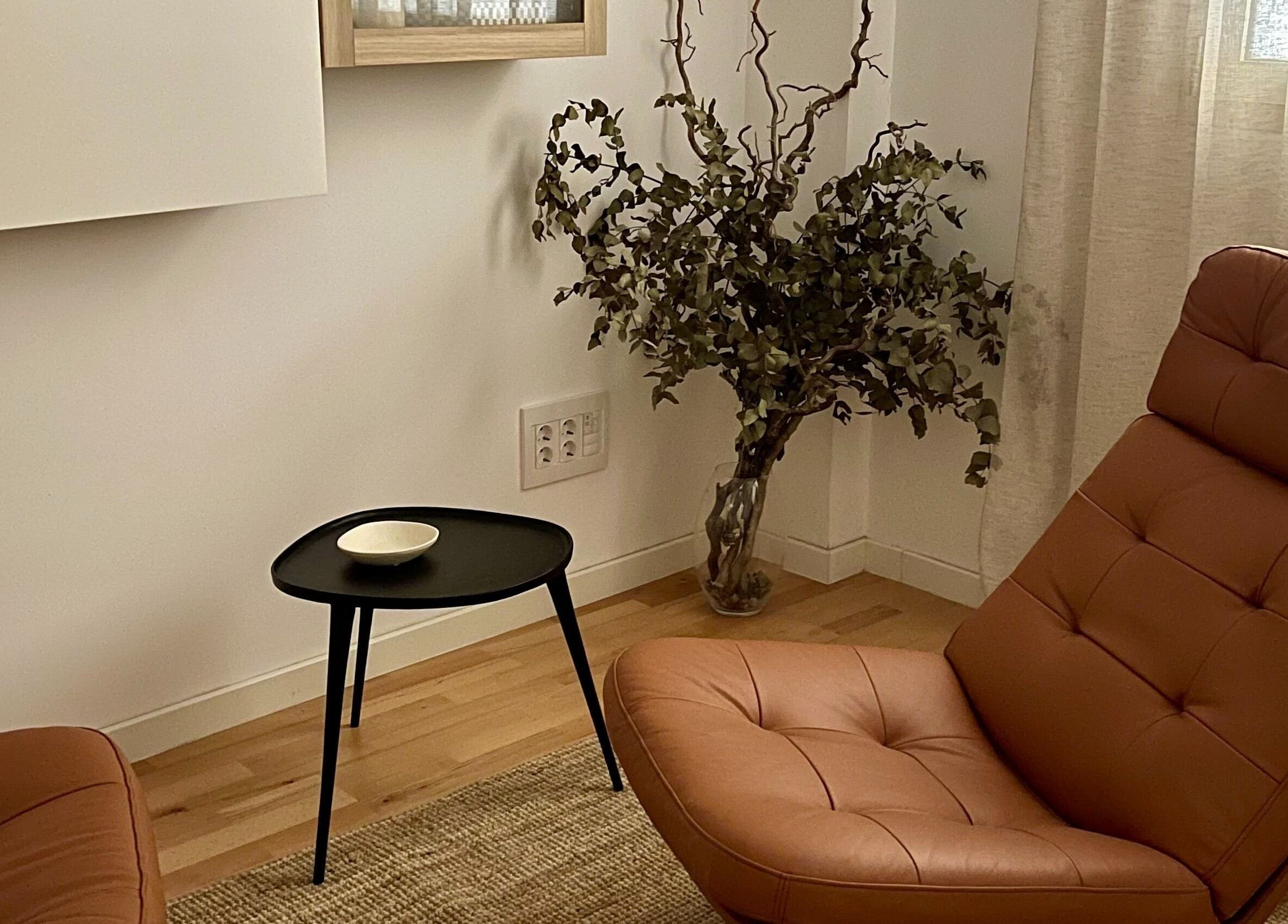 Relaxing seating area at Kobido Mallorca in Palma, Illes Balears, ES with a modern chair and decorative plant.