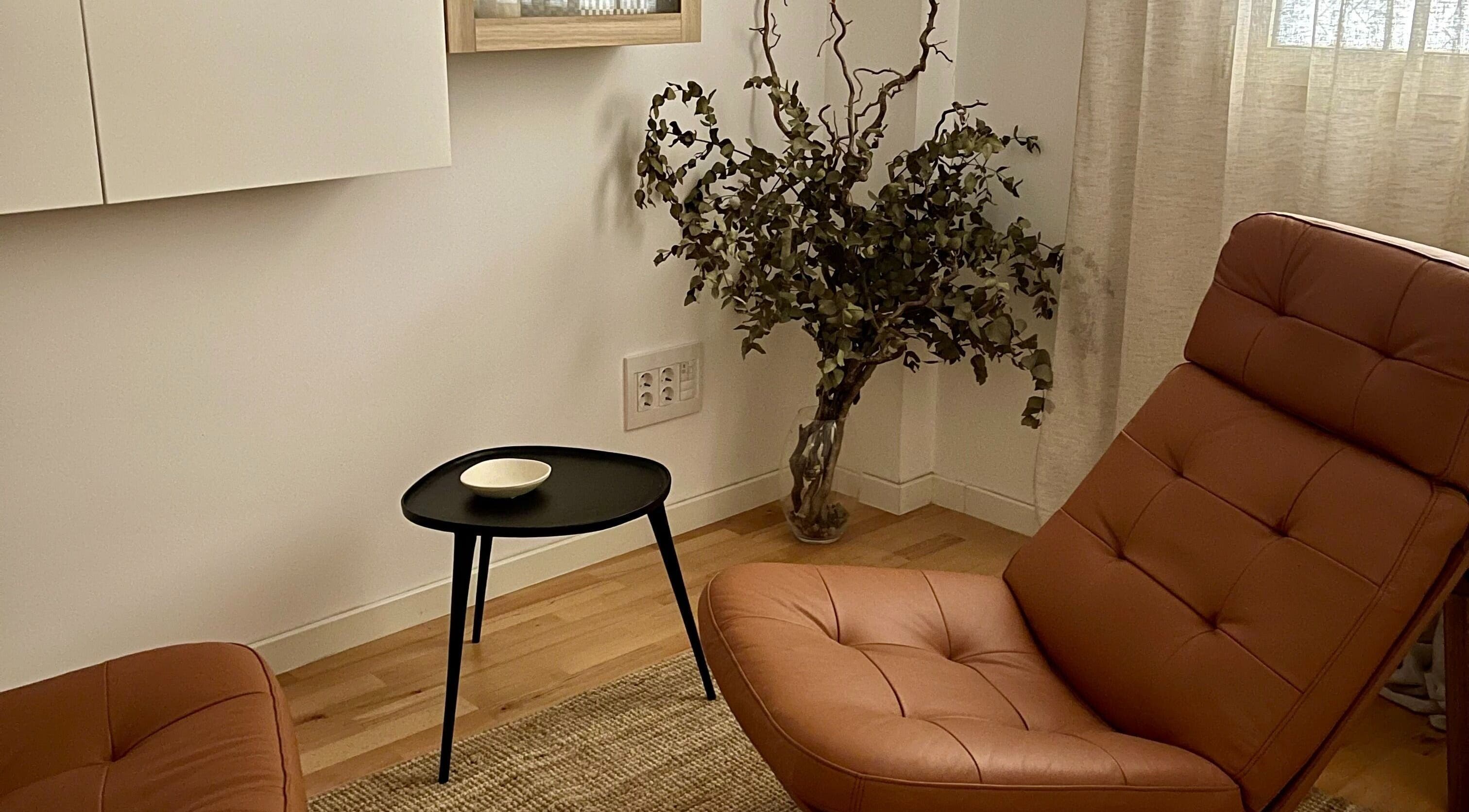 Relaxing seating area at Kobido Mallorca in Palma, Illes Balears, ES with a modern chair and decorative plant.