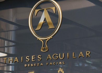 Logotipo dorado de Thaises Aguilar Belleza Facial en València, Comunidad Valenciana, ES.