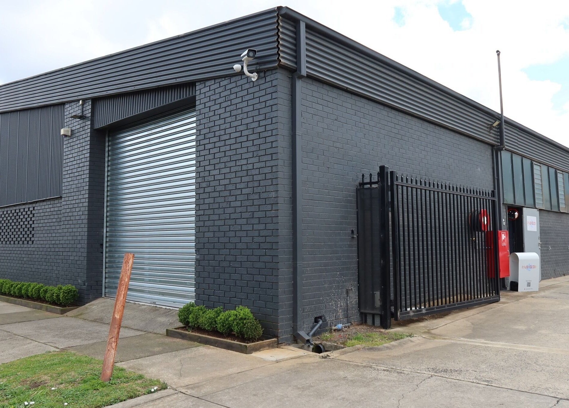 Exterior view of Pampered Canines located in an industrial area in Melbourne, Victoria, AU.