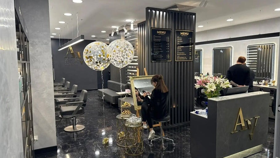 Hair Avenue, bild 1