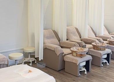 Comfortable spa chairs and foot basins lined up at Oaken, Singapore, Singapore, SG for ultimate relaxation.