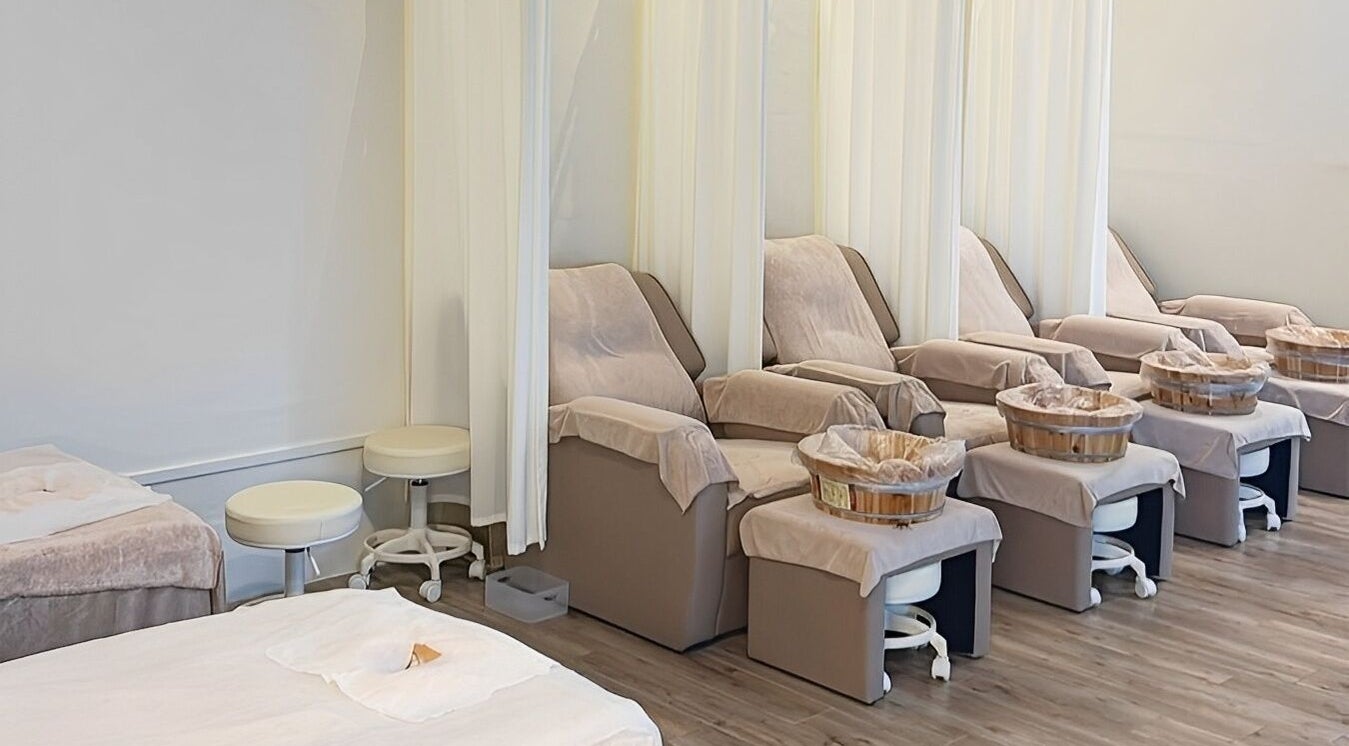 Comfortable spa chairs and foot basins lined up at Oaken, Singapore, Singapore, SG for ultimate relaxation.