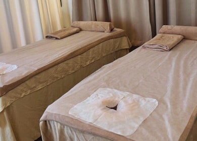 Relaxing massage beds at Oaken in Singapore, SG offer a tranquil spa experience.