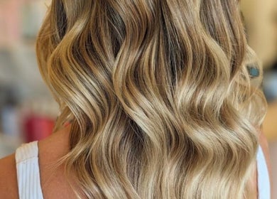 Blonde wavy hairstyle at Jessi Do My Hair in Dee Why, New South Wales, AU, showcasing vibrant highlights.