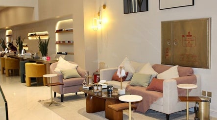 1&O Nail Bar image 2