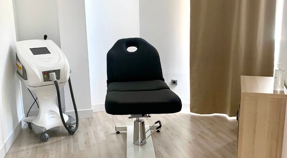 Sala de tratamiento moderna en Kai Estética, El Casar, Castilla-la Mancha, ES.