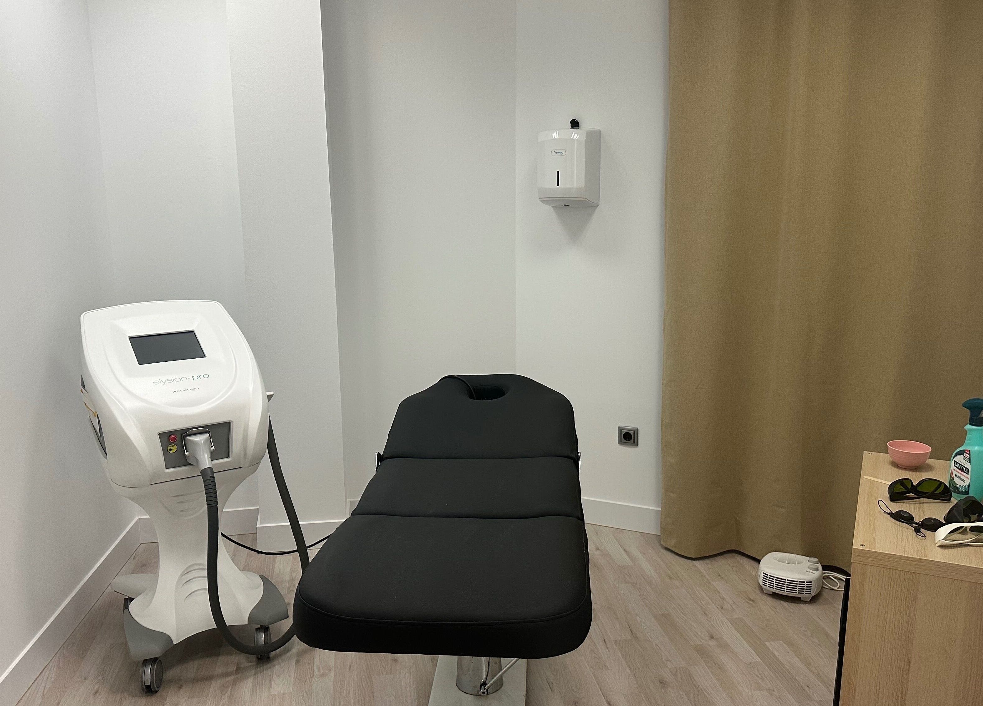 Sala de tratamiento láser en Kai Estética, El Casar, Castilla-la Mancha, ES.