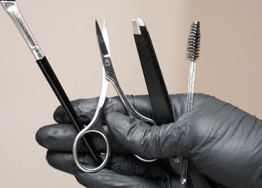 Herramientas de belleza profesionales en Momu, Madrid, Comunidad De Madrid, ES para cuidados estéticos precisos.