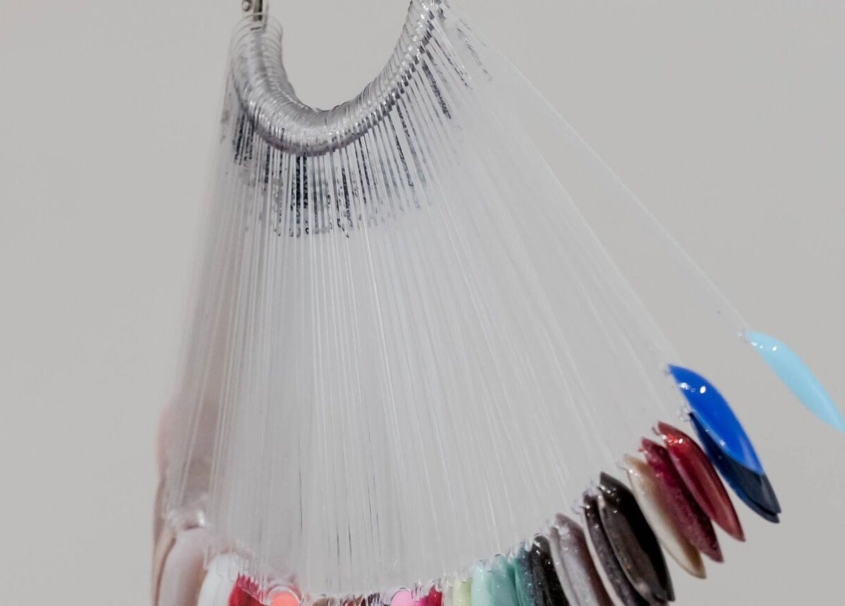 Muestra de esmaltes de uñas en Momu, Madrid, Comunidad De Madrid, ES. Colores vibrantes para elegir.