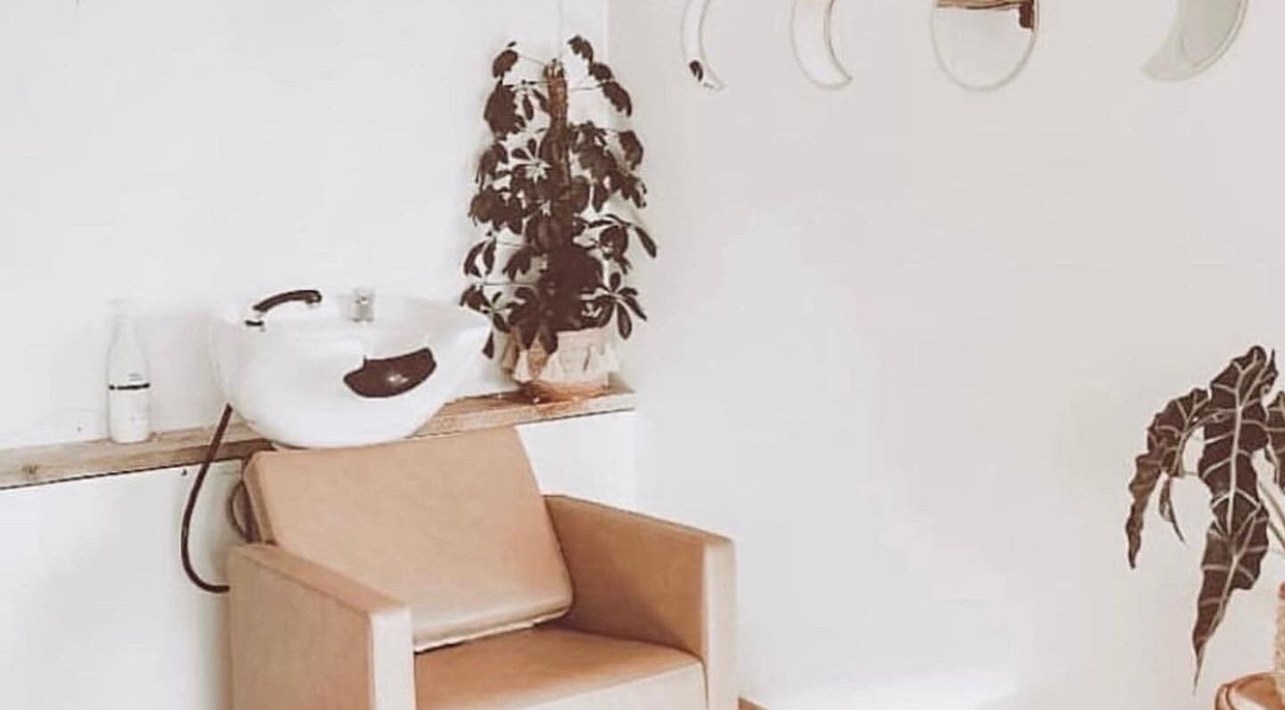 Relaxing salon chair and wash station at Sunkissed By Sarah - At The Snug, Penryn, England, GB.