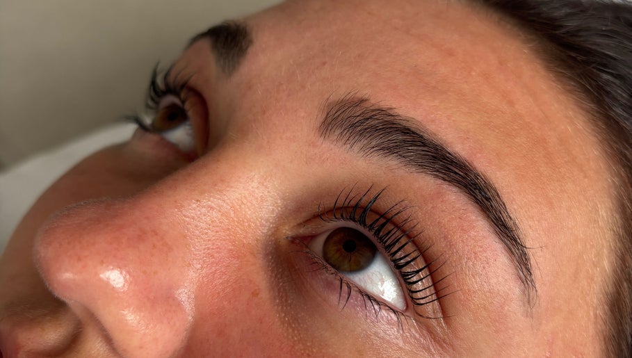 Close-up of a perfectly lifted lash at _byaimeececcarelli, Bristol, England, GB showcasing stunning eye treatment.