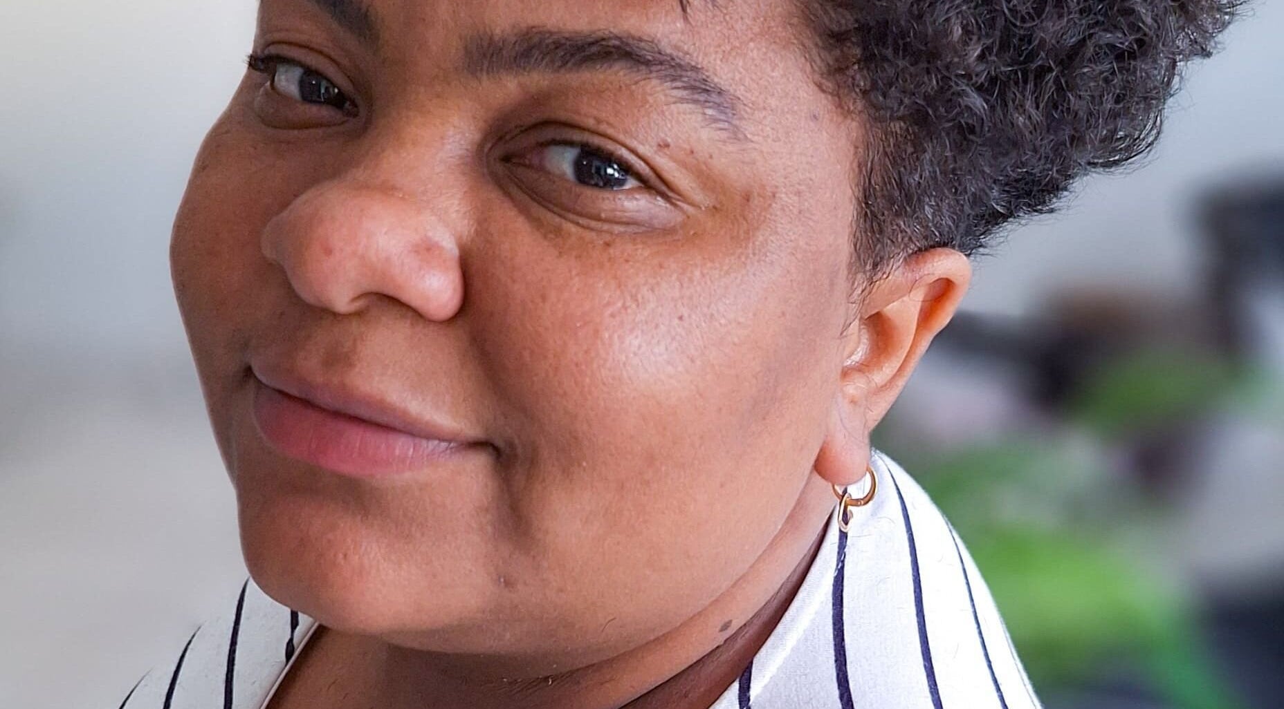 Cliente sorridente no Fresh House | Beauty Space, São Paulo, São Paulo, BR.