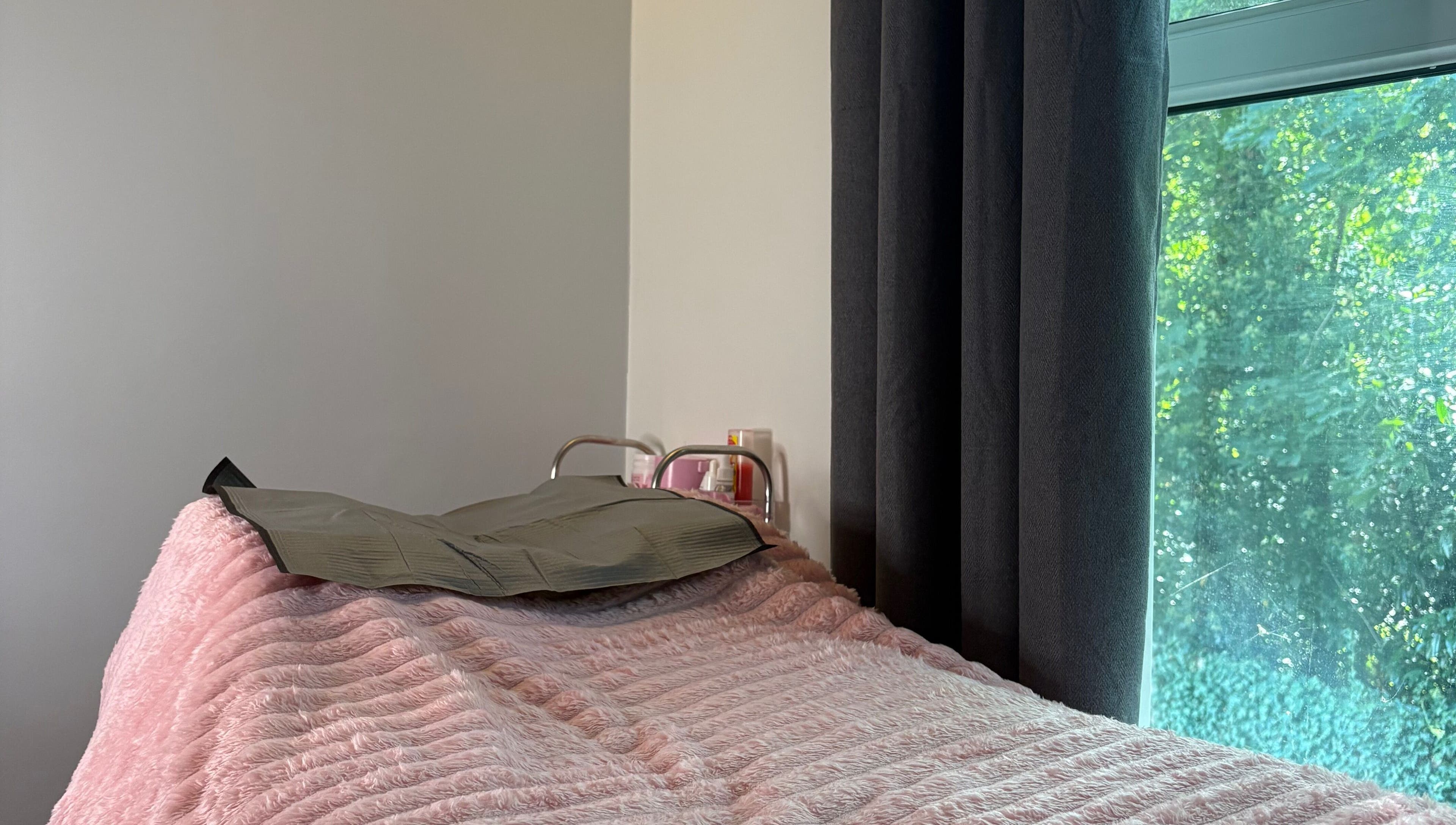 Cozy treatment bed with soft pink cover at Studio Samantha, Welwyn Garden City, England, GB.
