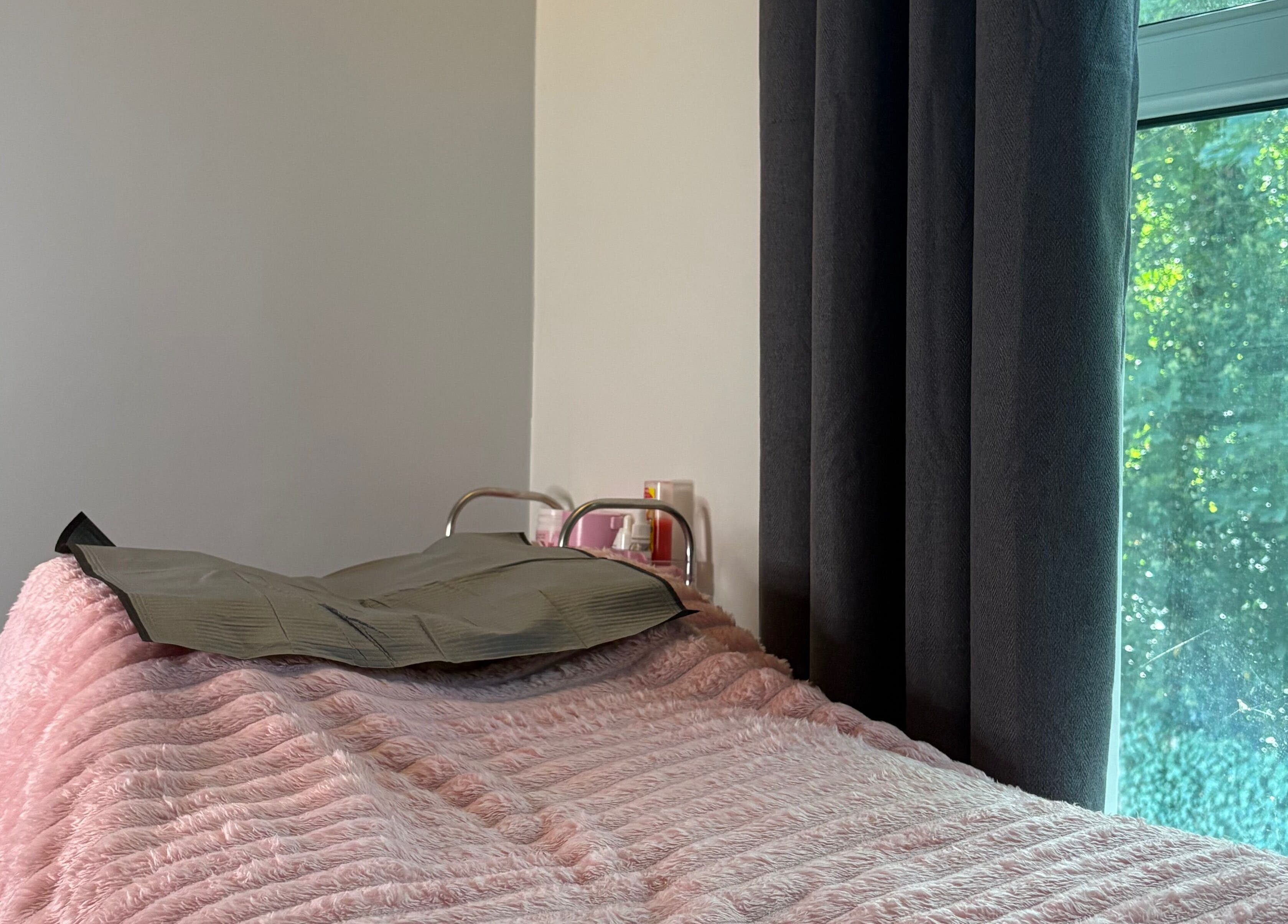 Cozy treatment bed with soft pink cover at Studio Samantha, Welwyn Garden City, England, GB.