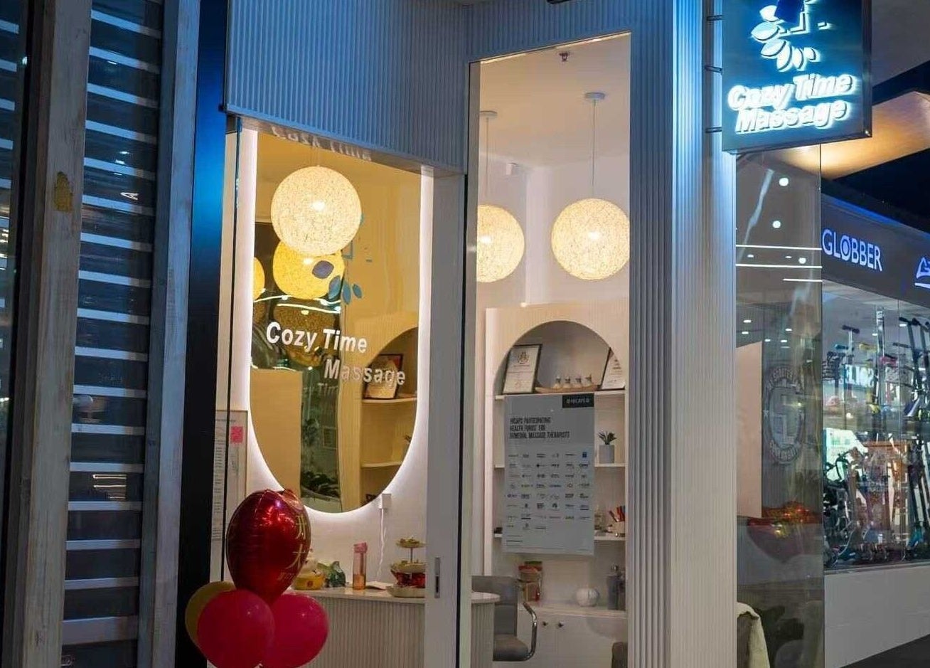 Inviting exterior of Cozy Time Massage in Coolangatta, Queensland, AU, warmly lit with decorative lanterns.