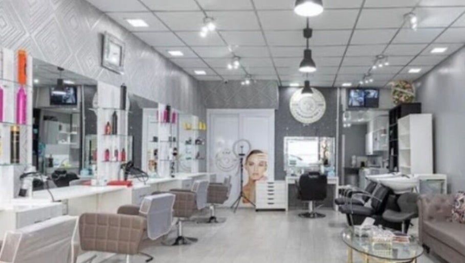 Itso Sany Hair And Beauty image 1