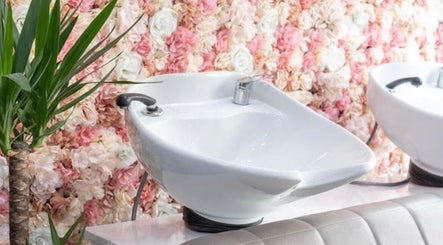 Itso Sany Hair And Beauty image 2