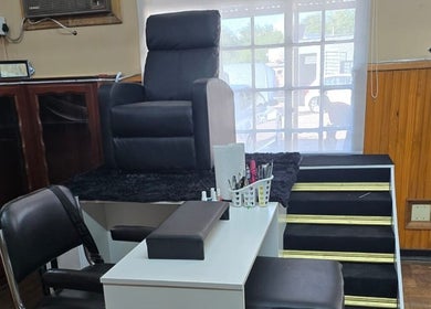Luxurious salon chair at On The Edge Prostyling, Upington, Northern Cape, ZA for premium beauty services.