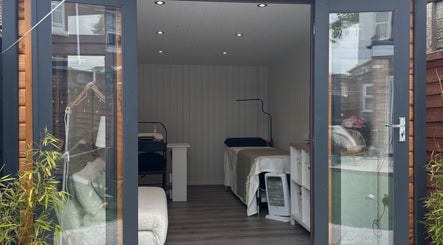 صورة The Beauty Cabin 3