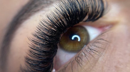 Lashology | Mobile Beauty Services